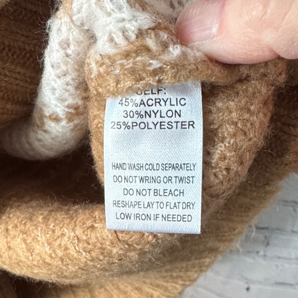 Vestique Patterned Tan Sweater - Picture 6 of 8